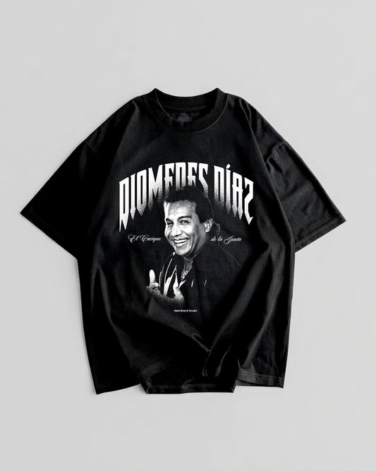 Camiseta negra con retrato de Diomedes Díaz y frase El Cacique de la Junta