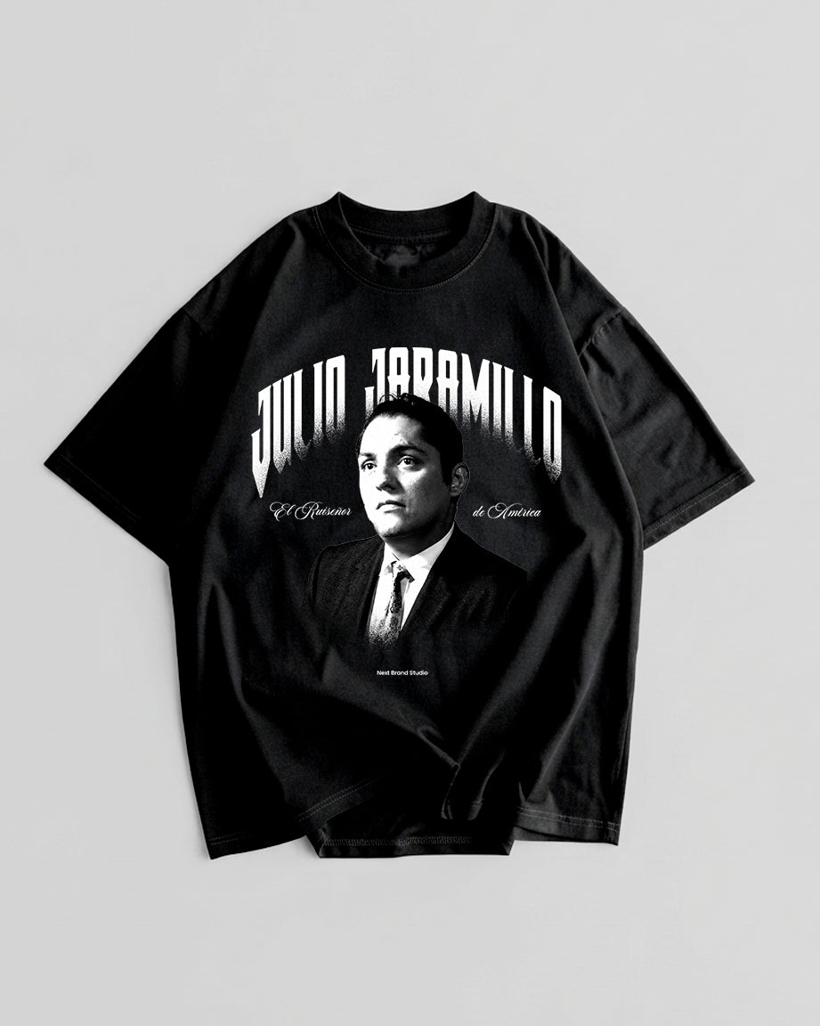 Camiseta negra con retrato de Julio Jaramillo y frase El Ruiseñor de América